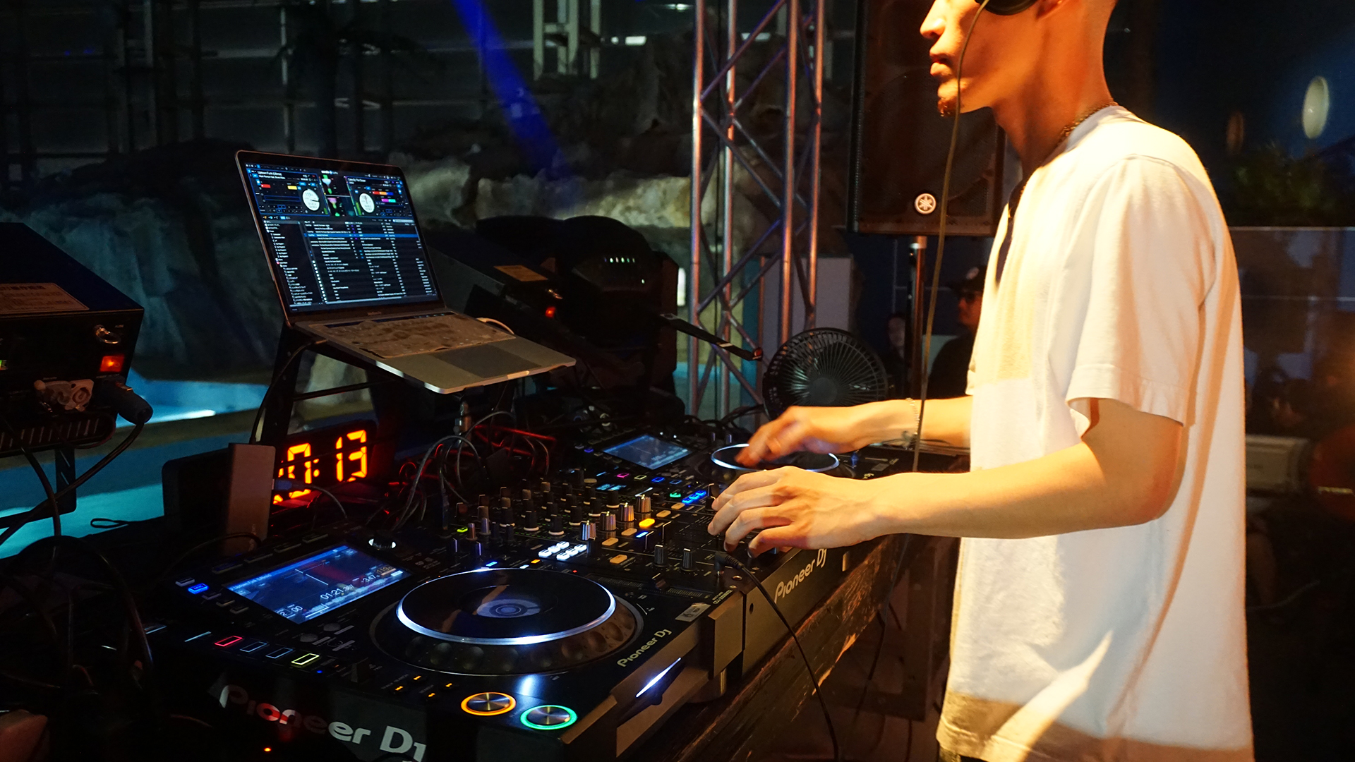 SPAPOO NIGHT POOL FES 2025