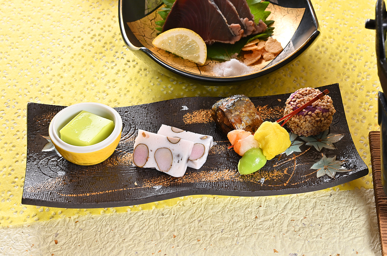 烏賊エビ銀杏串・秋刀魚柚子煮・紅芋団子・むかご真丈・銀杏豆腐